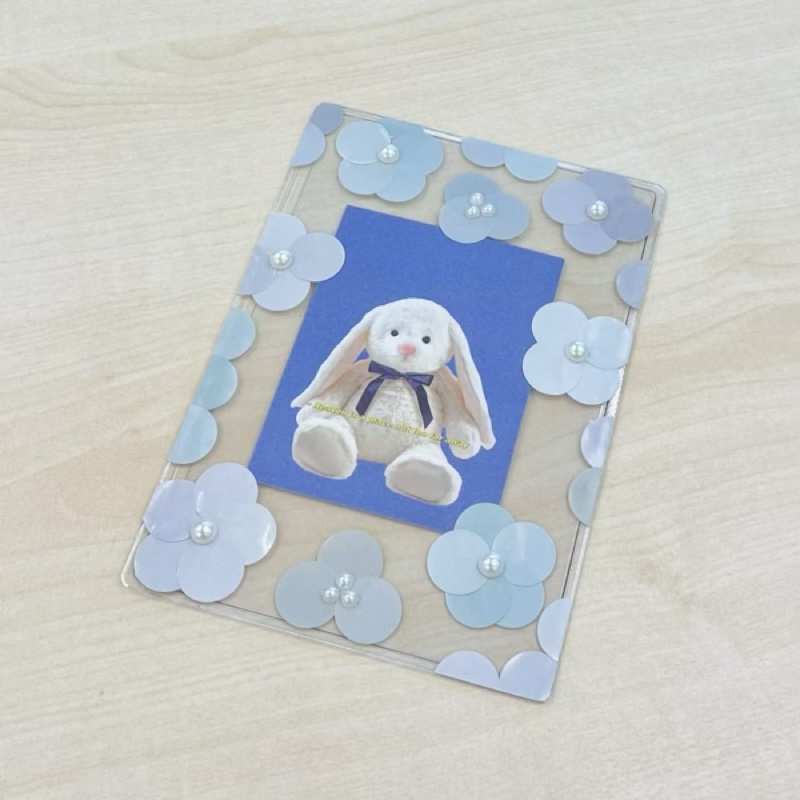 100均のものでもok◡̈ 丸シールアレンジ⚪️ ˎˊ˗ 斜めに連ねて貼るだけ半分に切って貼るだけという超お手軽な手帳デコ小技です◡̈ 韓国の方 の手帳デコを見てると「もくもくもく」みたいな形と「半円形」のシールをよく見かけるのでこれ、丸シールでできるんじゃ？と