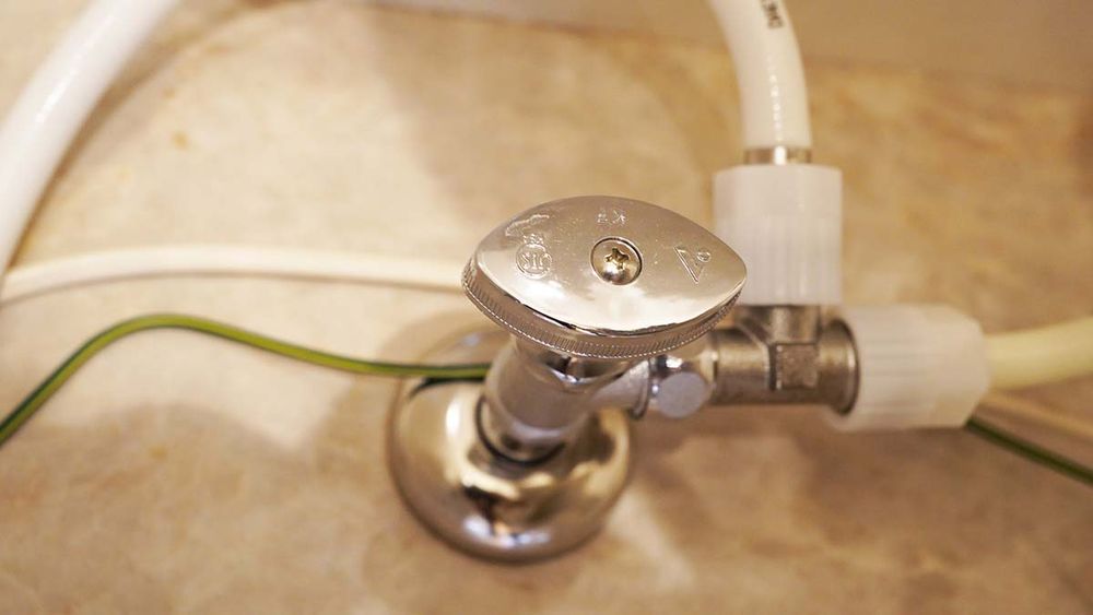 保存版 蛇口水漏れの直し方まとめ！見ればわかるカンタン修理方法水の110番救急車