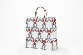 リニューアル 大丸東京 ショップ袋 ニュース 大丸松坂屋百貨店が、大丸 と松坂屋で使用するショッピングバッグなどの包材を刷新すると発表した。包材のリニューアルは大丸 が35年ぶり、松坂屋が23年ぶり。大丸 と松坂屋が合併してからショッパーに共通デザインを採用する