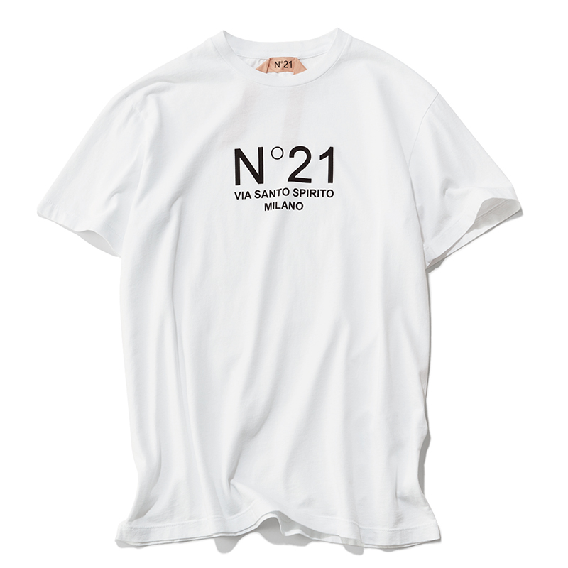 高級ロゴデザインコレクション。ブランドロゴ、コーポレートアイデンティティ、結婚式のモノグラムデザインのためのイニシャルと花の装飾が施されたローズゴールドのエンブレム。無料ベクトル素材