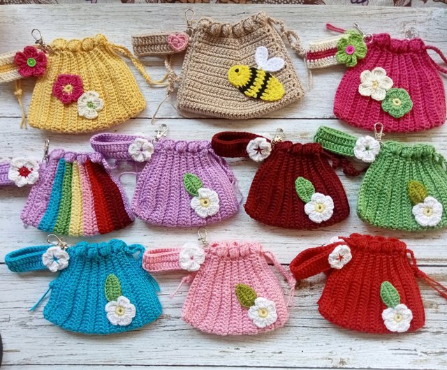 サイズ違いで楽しむ！ かぎ針編みの巾着バッグ＆ポーチ