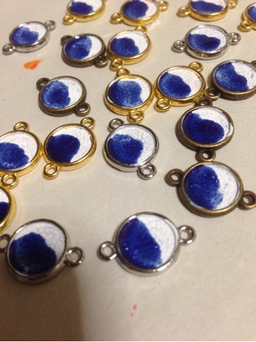 宇宙や海塗り？ストローを使う!? 100均レジンの作品一覧