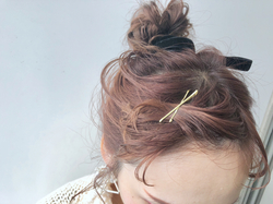 ゴールドピンを使ったへアアレンジ」おしゃれに仕上がる♪ ぐっと差が付く♪キナリノ