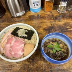 西川口で最も有名な行列必至のラーメン店有彩（ありさ）に行ってみた | お皿の上のアジア