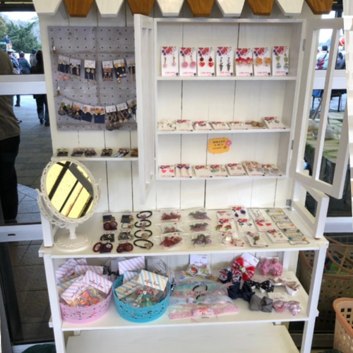 ディスプレイの作り方マルシェ出店ハンドメイドマルシェレジンアクセサリーイベント出展淡色アクセサリーTikTok