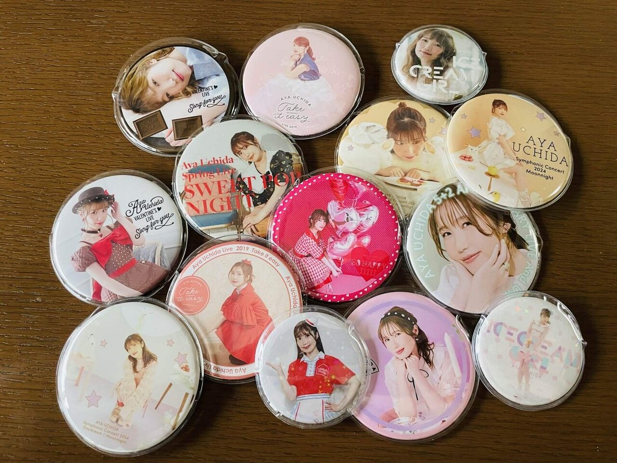 缶バッジ・ラバスト・アクキー ：『小さいオタクグッズ』の飾り方女性向けジャンルでも使いやすい 趣味部屋ディスプレイ