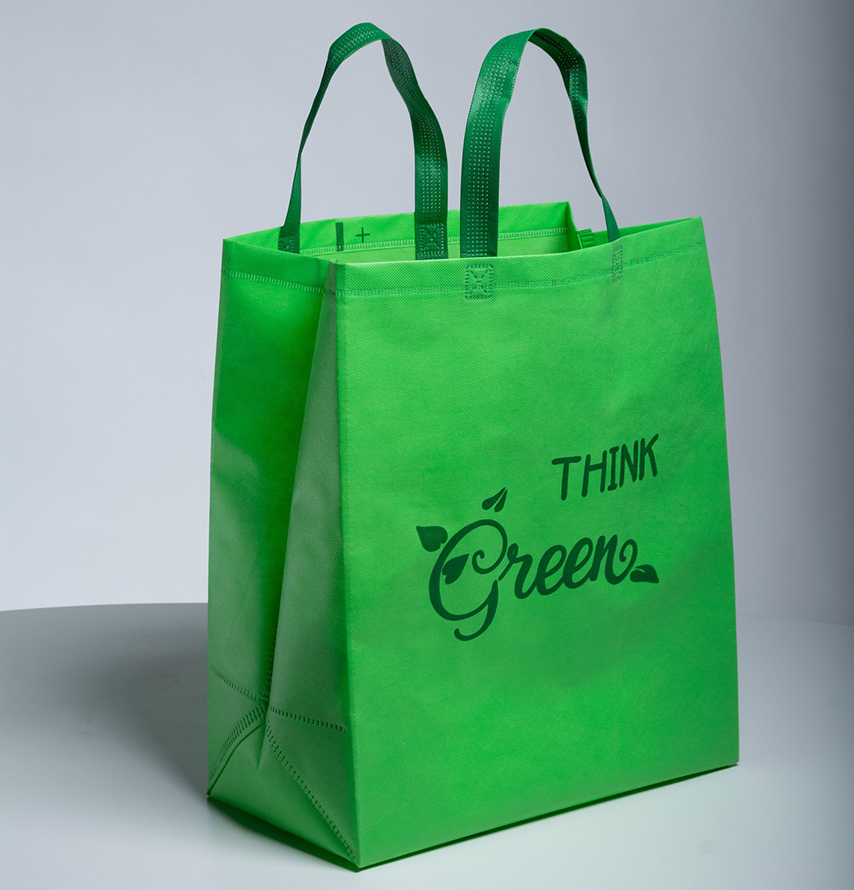 ネイビー不織布バッグ 26g 2枚 手提げ袋 軽量エコバッグ 紺 リメイクの通販 by着払いで宜しければお値下げ可能 但し匿名配送は出来かねます ラクマ