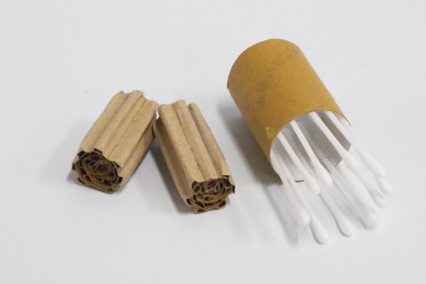 冬の製作「雪だるま」綿棒スタンプと穴あけパンチで雪を降らせよう