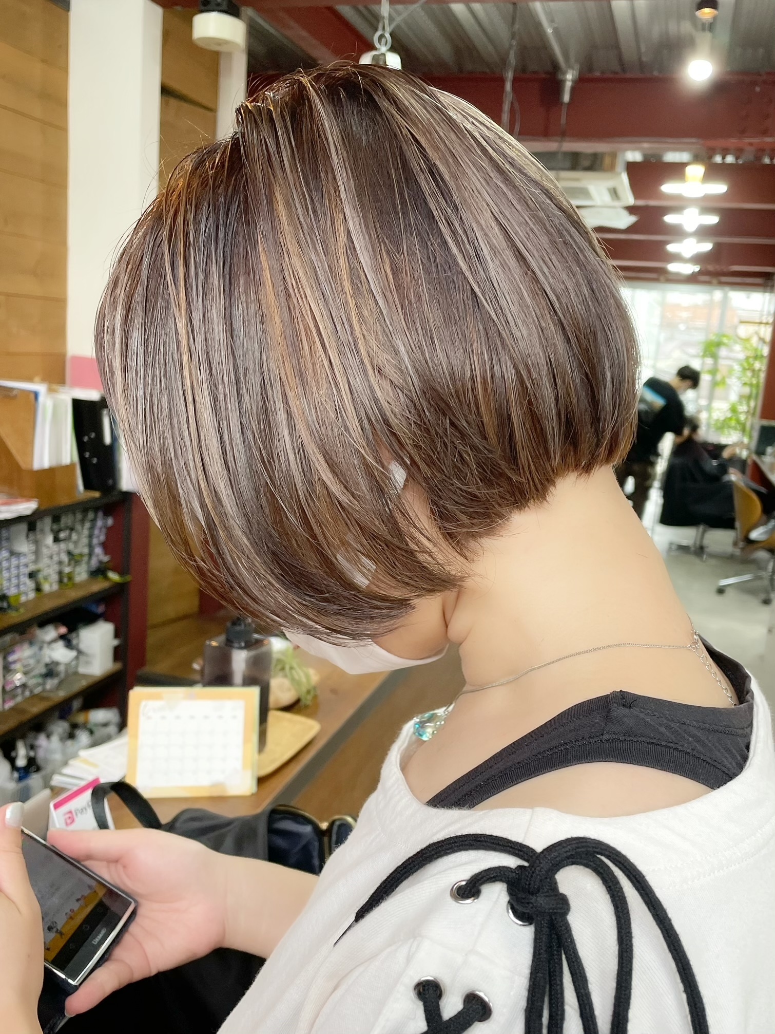 白髪が目立たないようにハイライトカラー☆