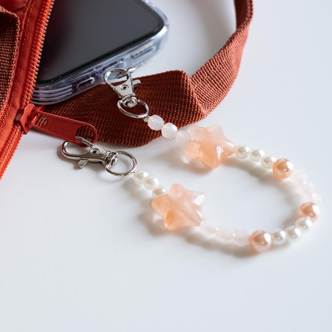 100均セリア・ダイソーにも「スマホショルダーストラップ・ストラップホルダー」どんな種類がある？ - natsuma.jp どこで買える