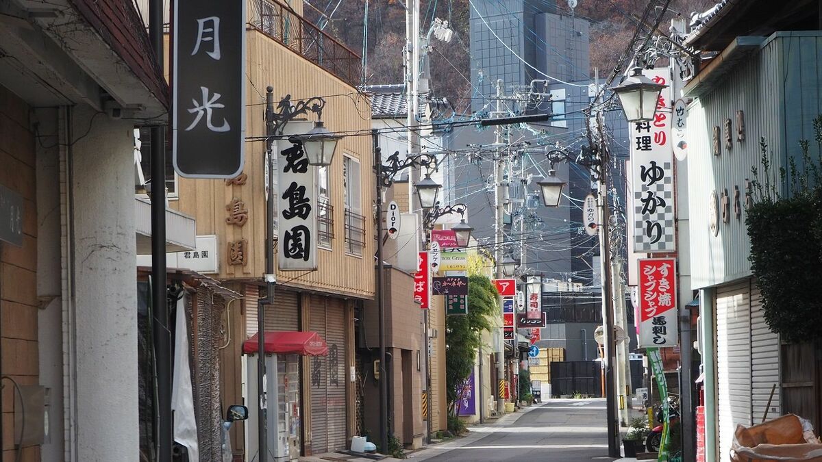 ニッポンの裏風俗】戸倉上山田温泉：静かな温泉街が豹変！ 溢れかえる客引きオバちゃんたち -