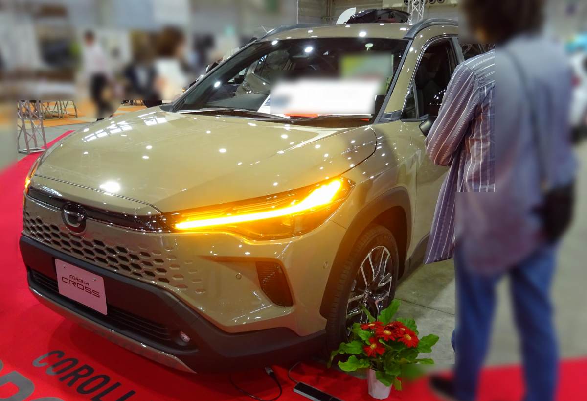 ビッグマイチェン版・トヨタ新型カローラクロスに話題のフロントバンパーイルミネーションが発売！注意すべき点を解説Creative Trend