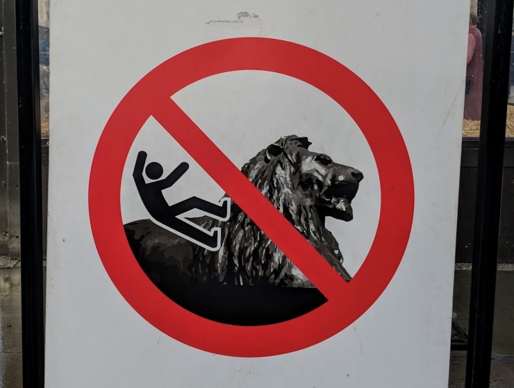 思わず二度見?! 奇妙な道路標識セレクション バイク専用SNS “モトクル”バイクブロス・マガジンズ