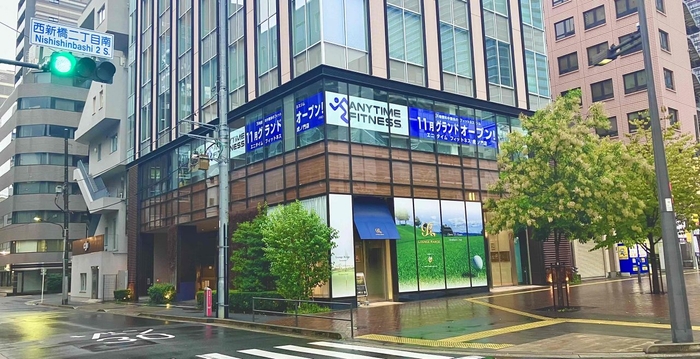 開店】西新橋に24時間年中無休のフィットネス『ANYTIME FITNESS 虎ノ門店（エニタイムフィットネス）』がオープンするらしい。 :