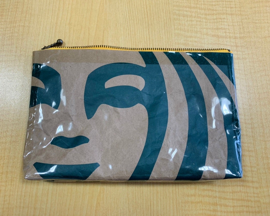 スタバの紙袋をリメイク！見た目も機能性も本格的なペンホルダーに