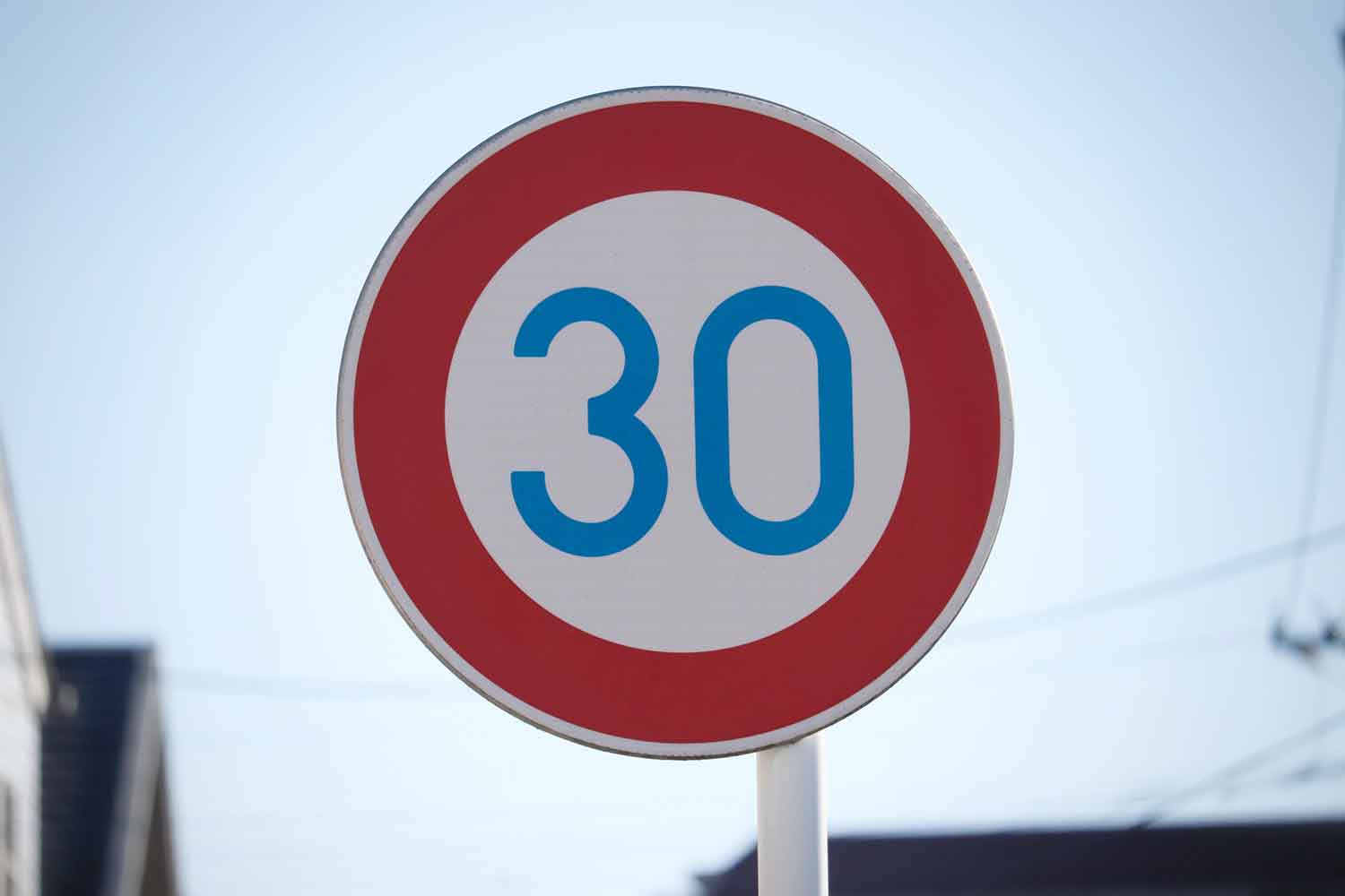 あなたは全部わかる！？意外と知らない道路標識と間違いやすい標識について教えて！おとなの自動車保険