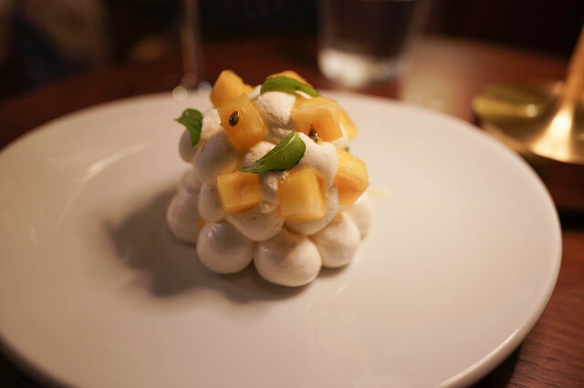 外苑前 THE BELCOMO: 『苺のバシュラングラッセ』900円 : 本日はクリスマスっぽいスイーツを投稿します🎅@mi_gourmet21 さん主催のカフェ会に参加してきました😆 @mi_gourmet21 さん @megubooo さん@___ksdayo_sweets さん ありがとうございました😄😄 : 青山