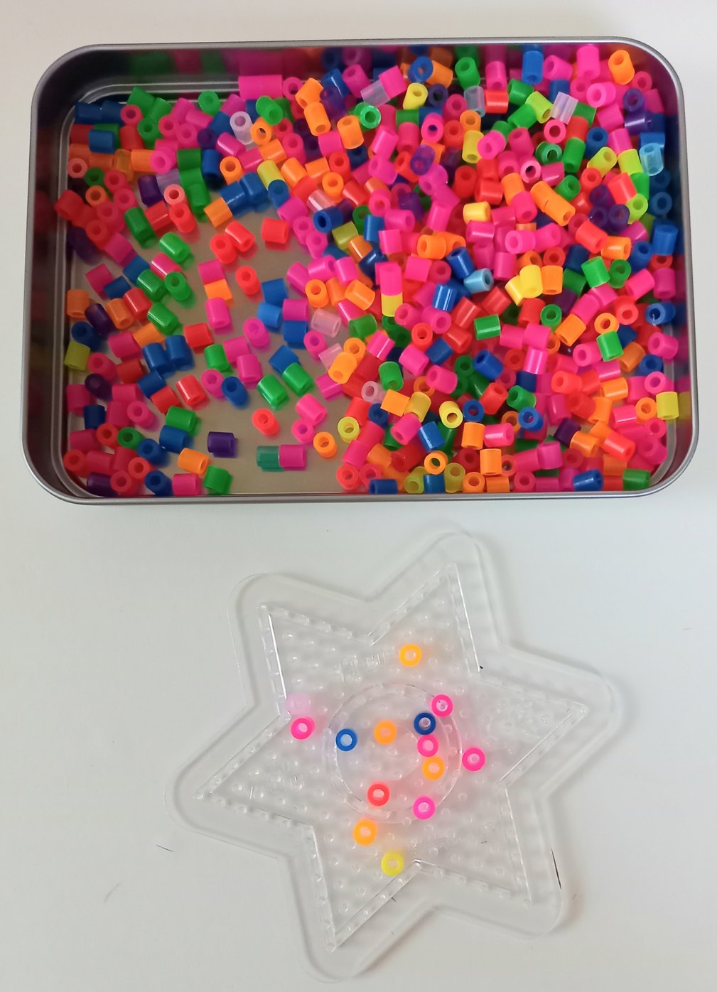 手作りアイロンビーズのシナモンロールキーホルダーの作り方