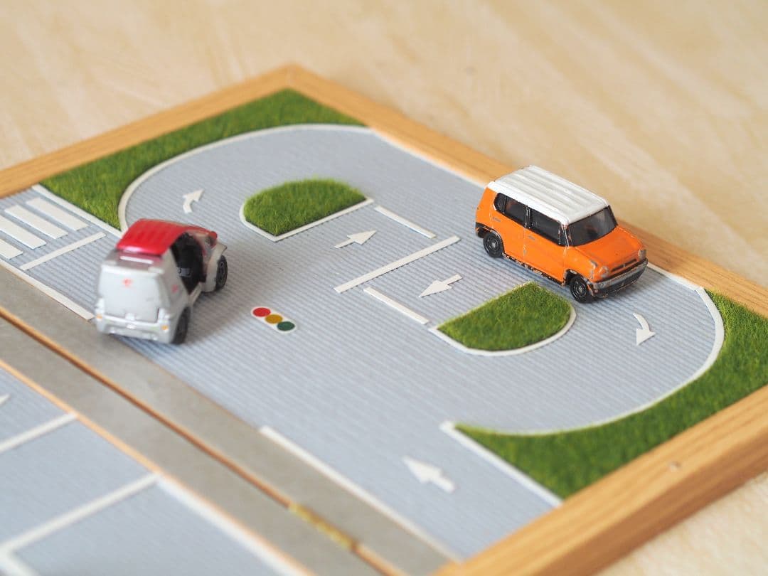 真似したい＆子ども夢中！ 100均グッズで「手作りトミカタウン」 2024年更新子どもの未来を考える子育てサイト「未来へいこーよ」