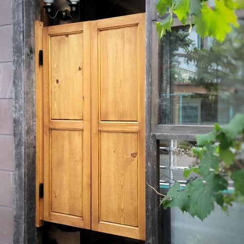 楽天市場 ルーバー スイングドア ウエスタンドア サイズオーダー 『間口に合わせておつくりします。』 □扉の長さ 高さ ６０ｃｍ 標準塗装:オーダー家具のKINOKA