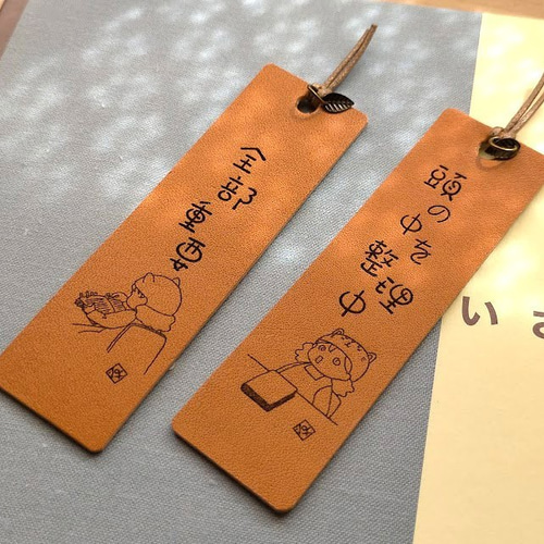 鹿革のしおり 2枚セット 焦げ茶色・茶色 ブックマーク 革小物 レザー 文房具 栞 R00298高知県土佐清水市ふるさと納税サイト「さとふる」