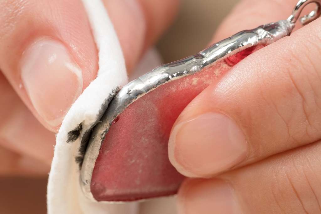 カタチもサイズも自在! はんだ付けで作るアクセサリー。初心者でもかんたんDIY - コラムWOMO