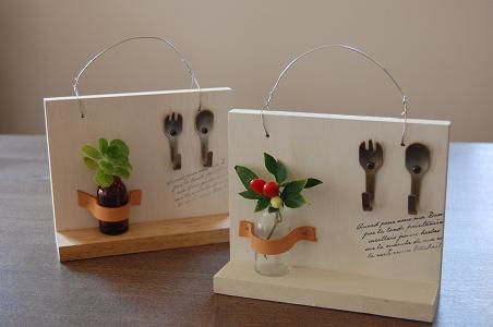 No.199 木製 リース付き木のおうち 木の実 インテリア雑貨 ハンドメイド ミニチュア ガーデン 木工雑貨 - メルカリ